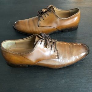 GUCCI Tan Tasseled Lace-up Oxford